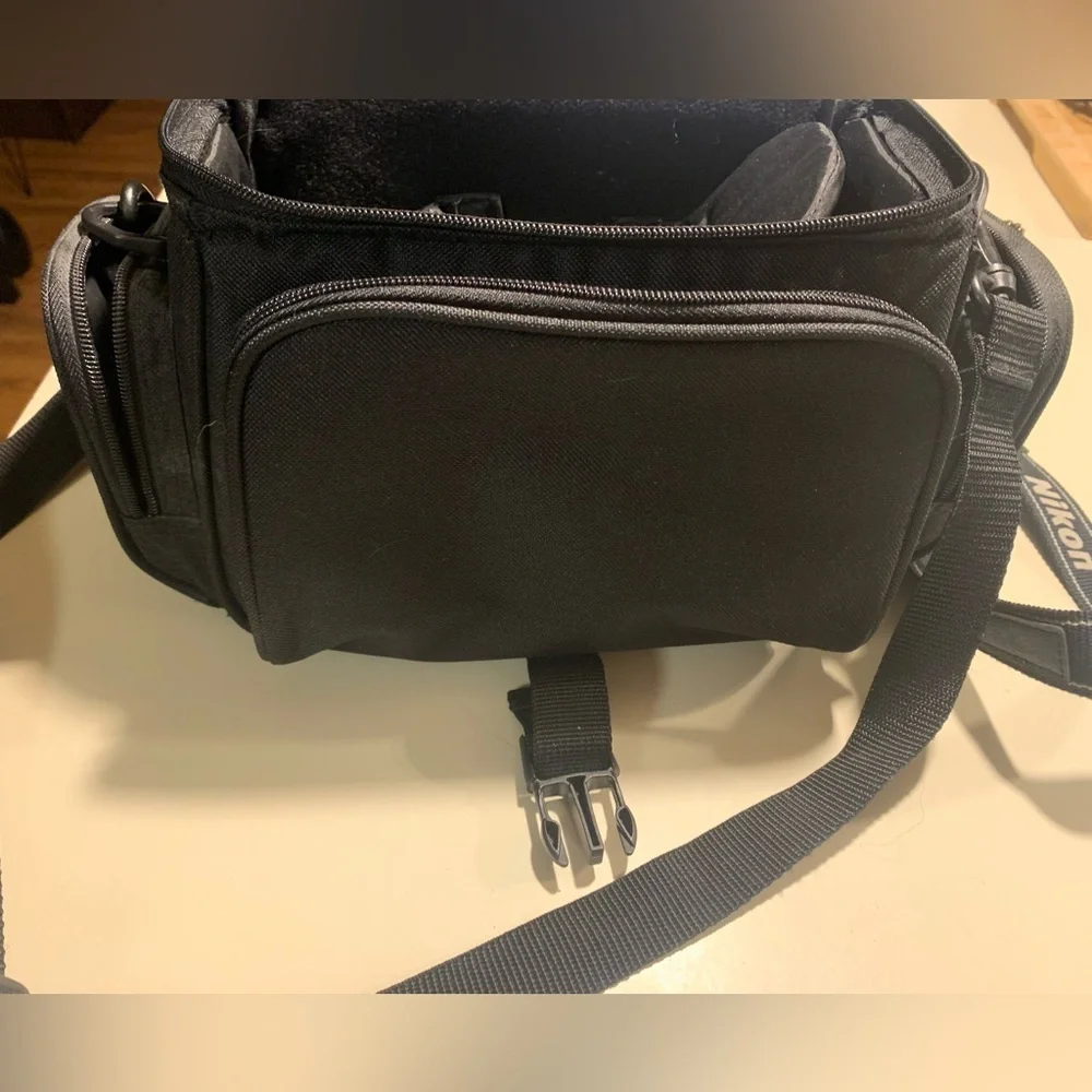 Nikon COOLPIX P510 16.1 MP Digital Camera - 42x Optical Zoom, Full HD + Case